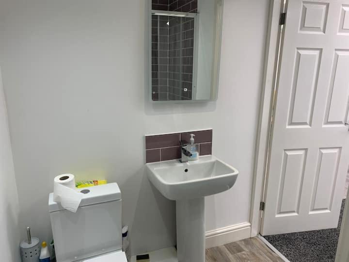 Huge Studio Close To City Centre With Free Secure Parking Leeds  Ngoại thất bức ảnh