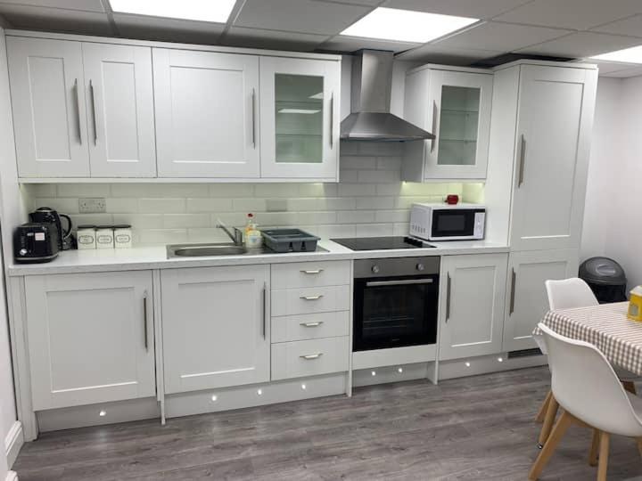 Huge Studio Close To City Centre With Free Secure Parking Leeds  Ngoại thất bức ảnh