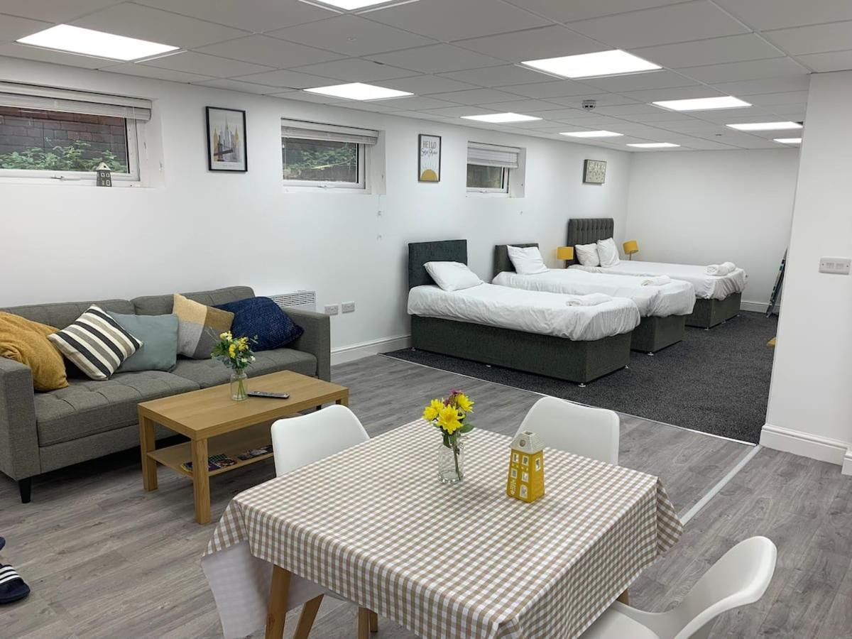Huge Studio Close To City Centre With Free Secure Parking Leeds  Ngoại thất bức ảnh