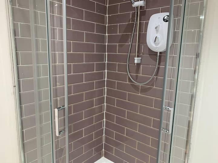 Huge Studio Close To City Centre With Free Secure Parking Leeds  Ngoại thất bức ảnh