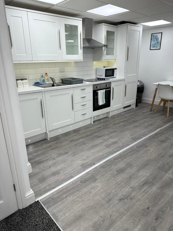 Huge Studio Close To City Centre With Free Secure Parking Leeds  Ngoại thất bức ảnh